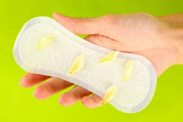 Khí hư màu vàng: màu trên đồ lót và triệu chứng mới cần xem xét