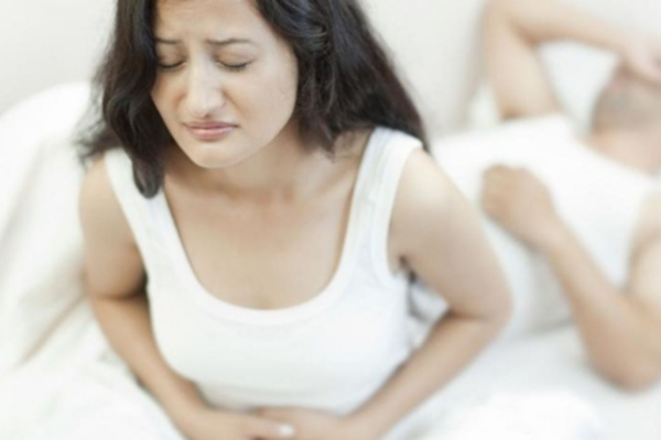 Quan hệ đau rát ở nữ: nguyên nhân và khi nào cần đi khám?